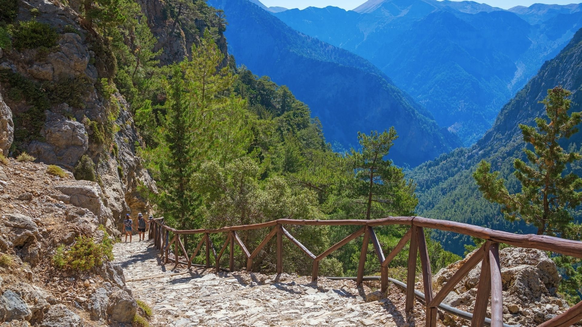 Sentier dans les gorges de Samaria, au cœur des Montagnes Blanches - Crète - Grèce